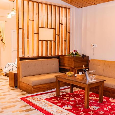Busy Bee Resort, Pokhara Extérieur photo