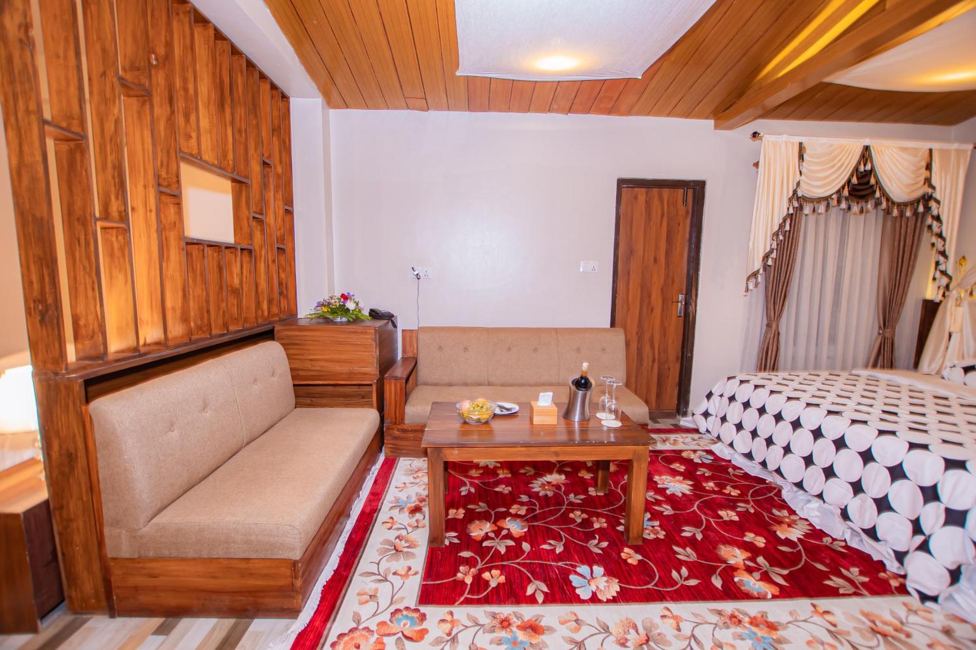 Busy Bee Resort, Pokhara Extérieur photo