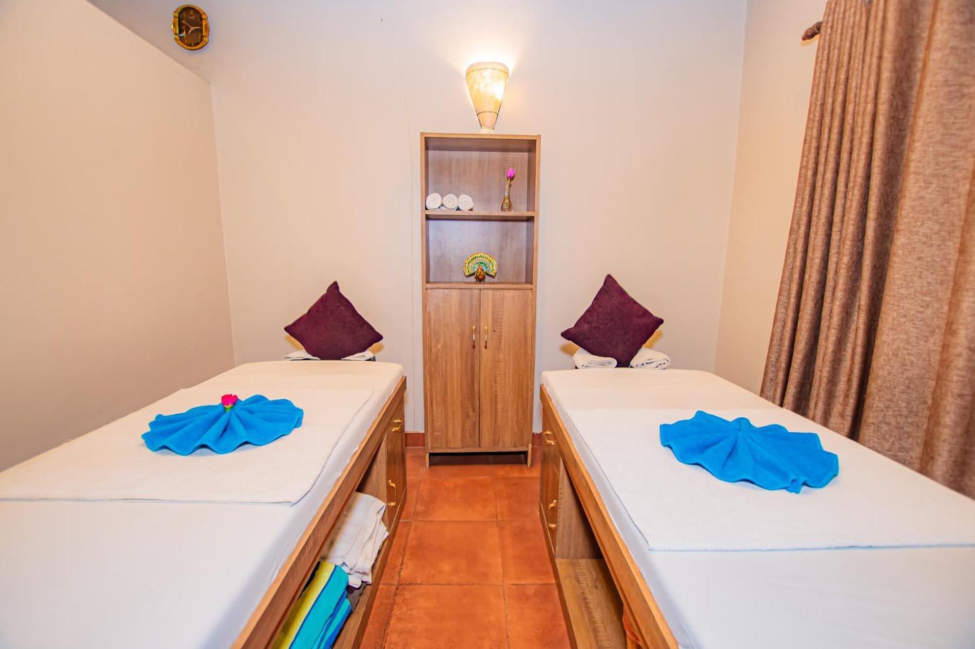 Busy Bee Resort, Pokhara Extérieur photo