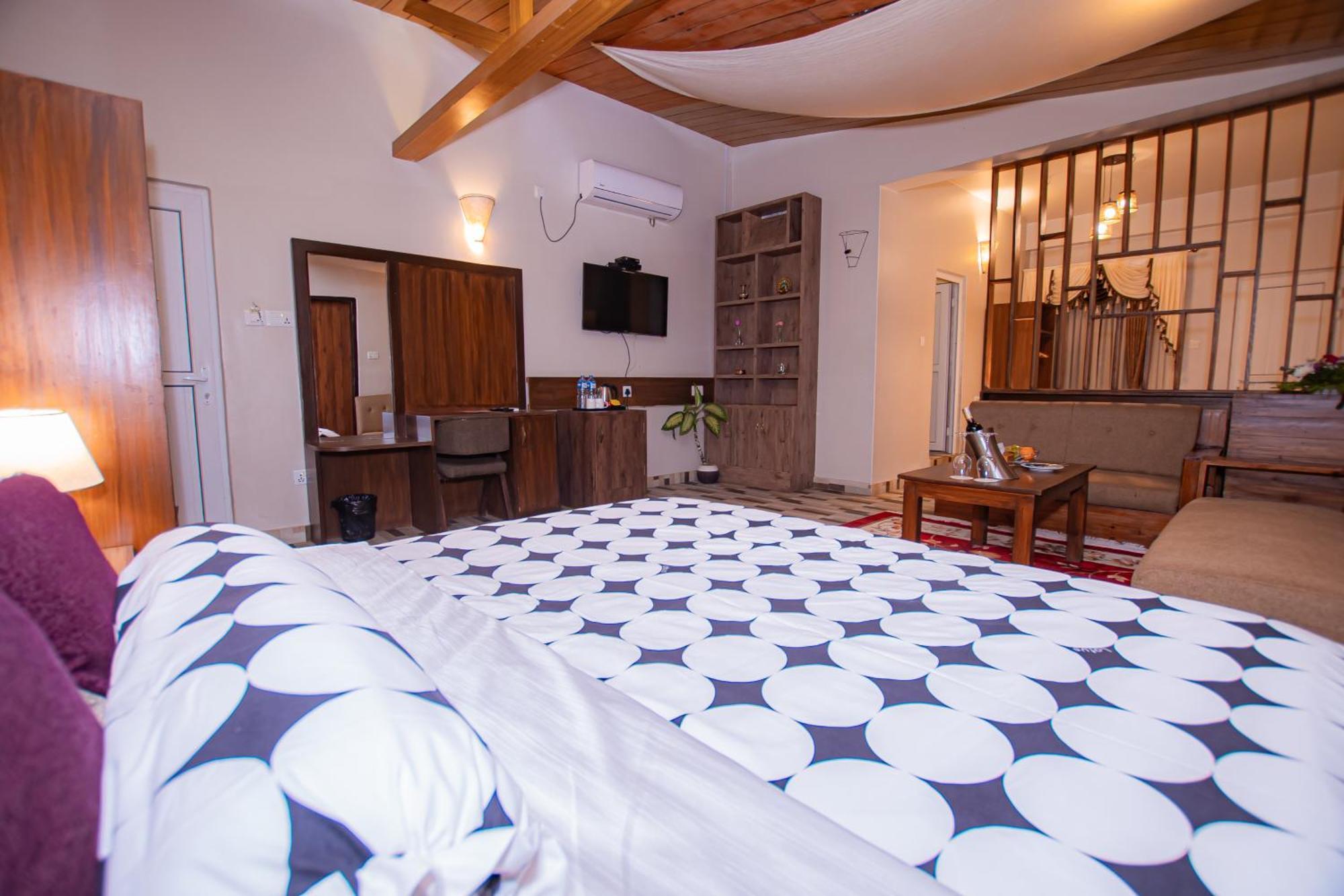 Busy Bee Resort, Pokhara Extérieur photo