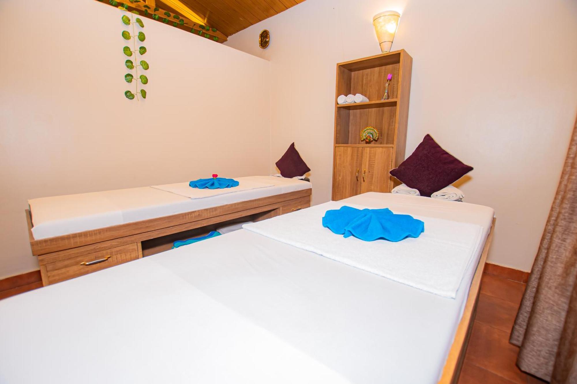 Busy Bee Resort, Pokhara Extérieur photo