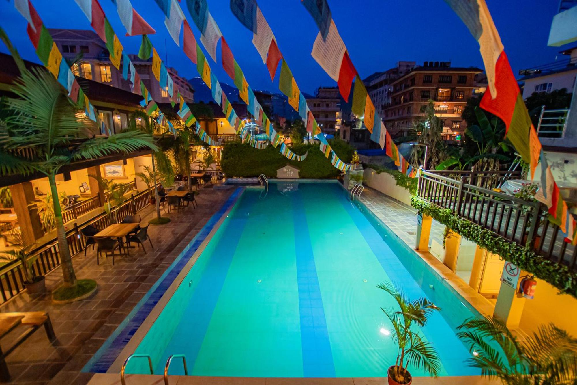 Busy Bee Resort, Pokhara Extérieur photo