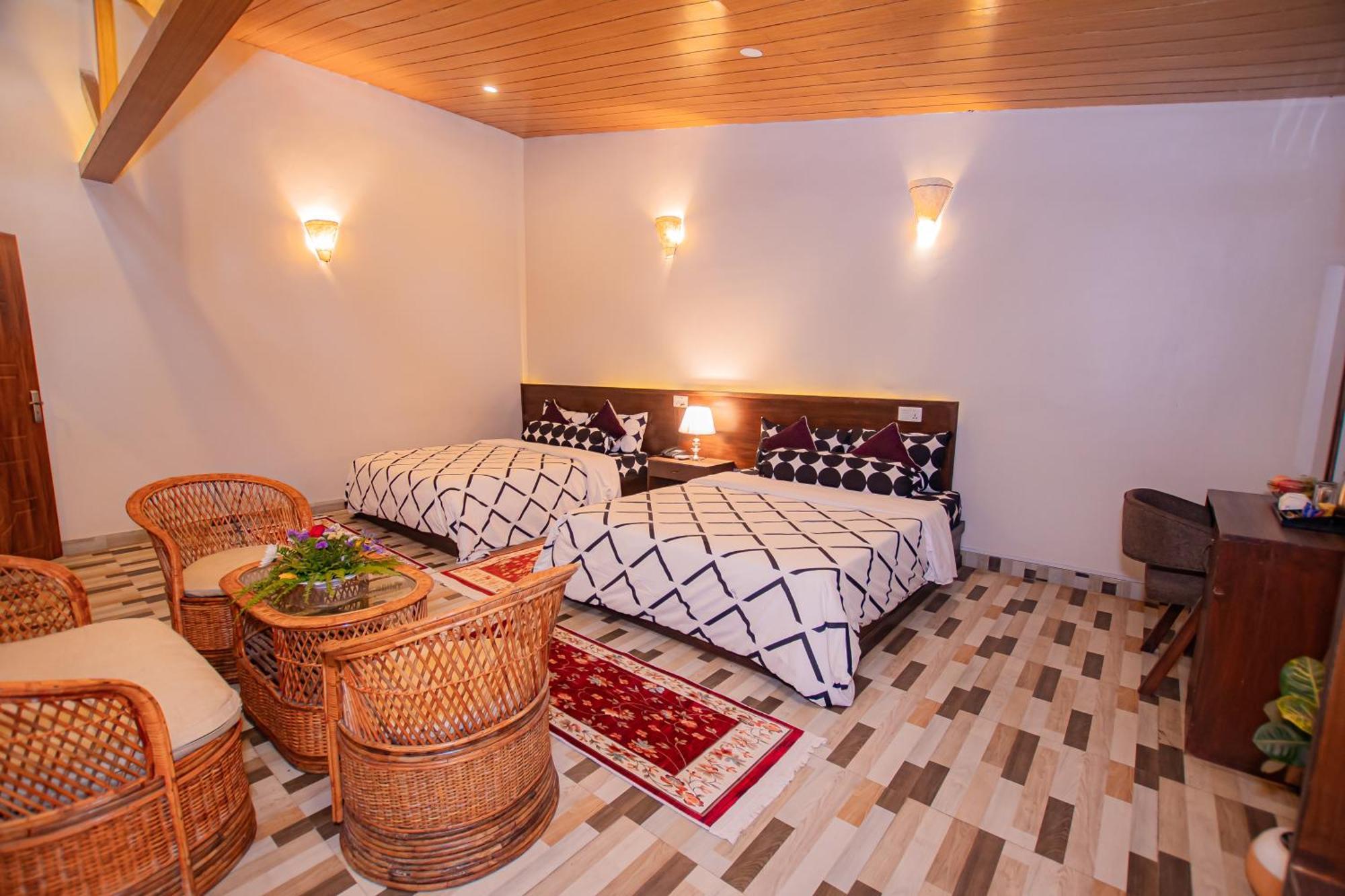 Busy Bee Resort, Pokhara Extérieur photo