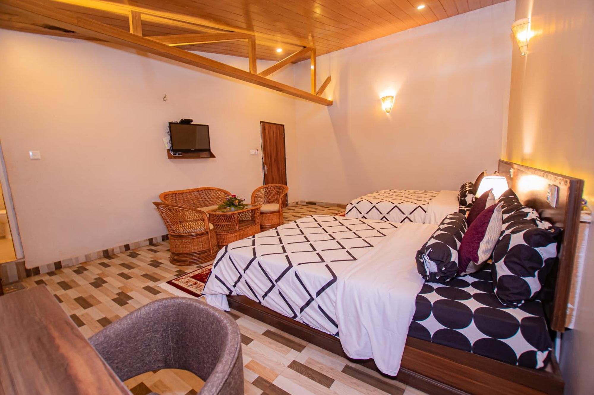 Busy Bee Resort, Pokhara Extérieur photo
