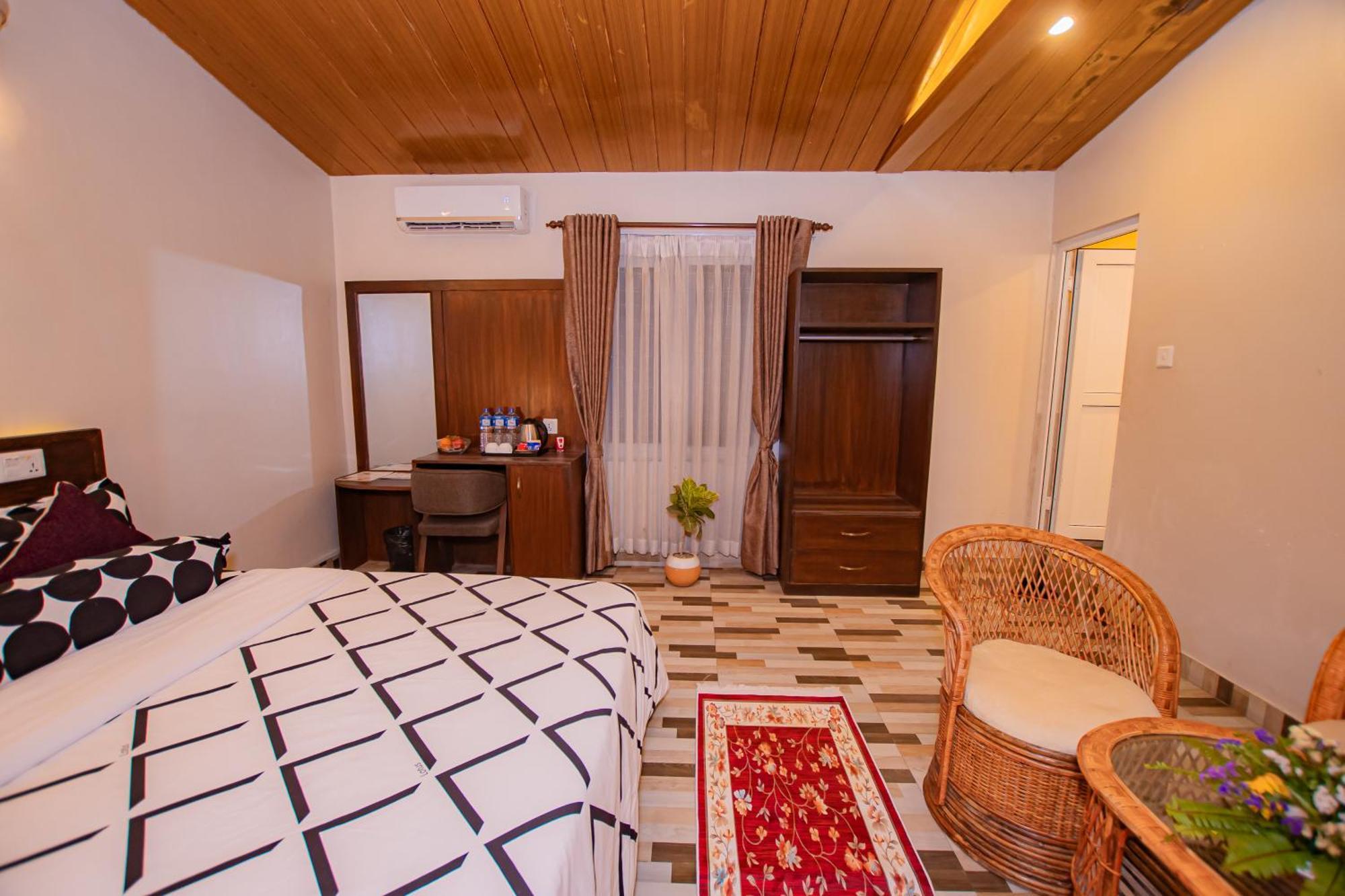 Busy Bee Resort, Pokhara Extérieur photo