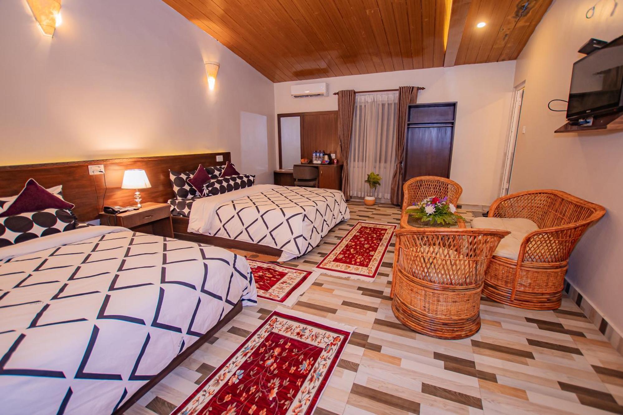 Busy Bee Resort, Pokhara Extérieur photo
