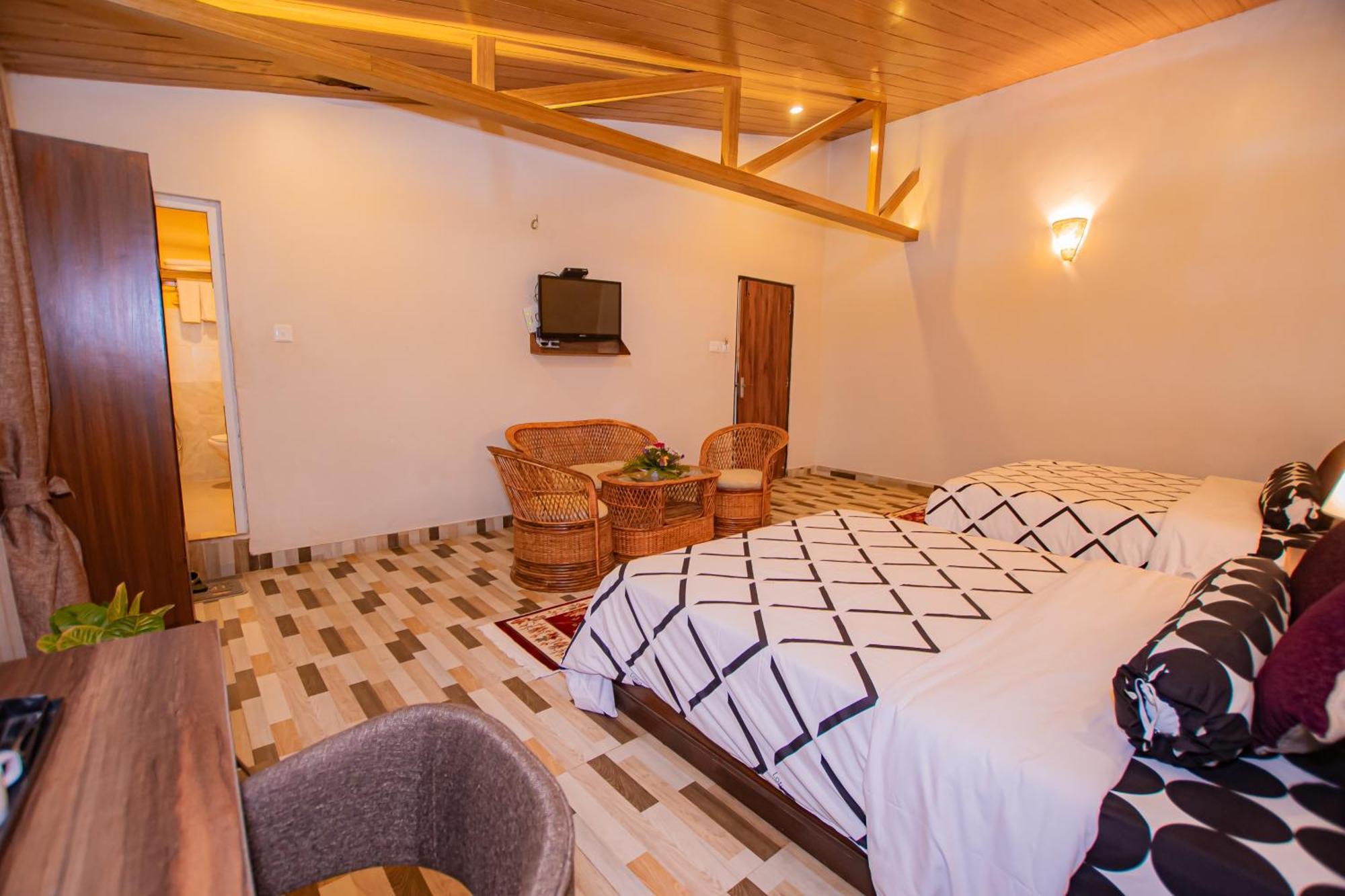 Busy Bee Resort, Pokhara Extérieur photo