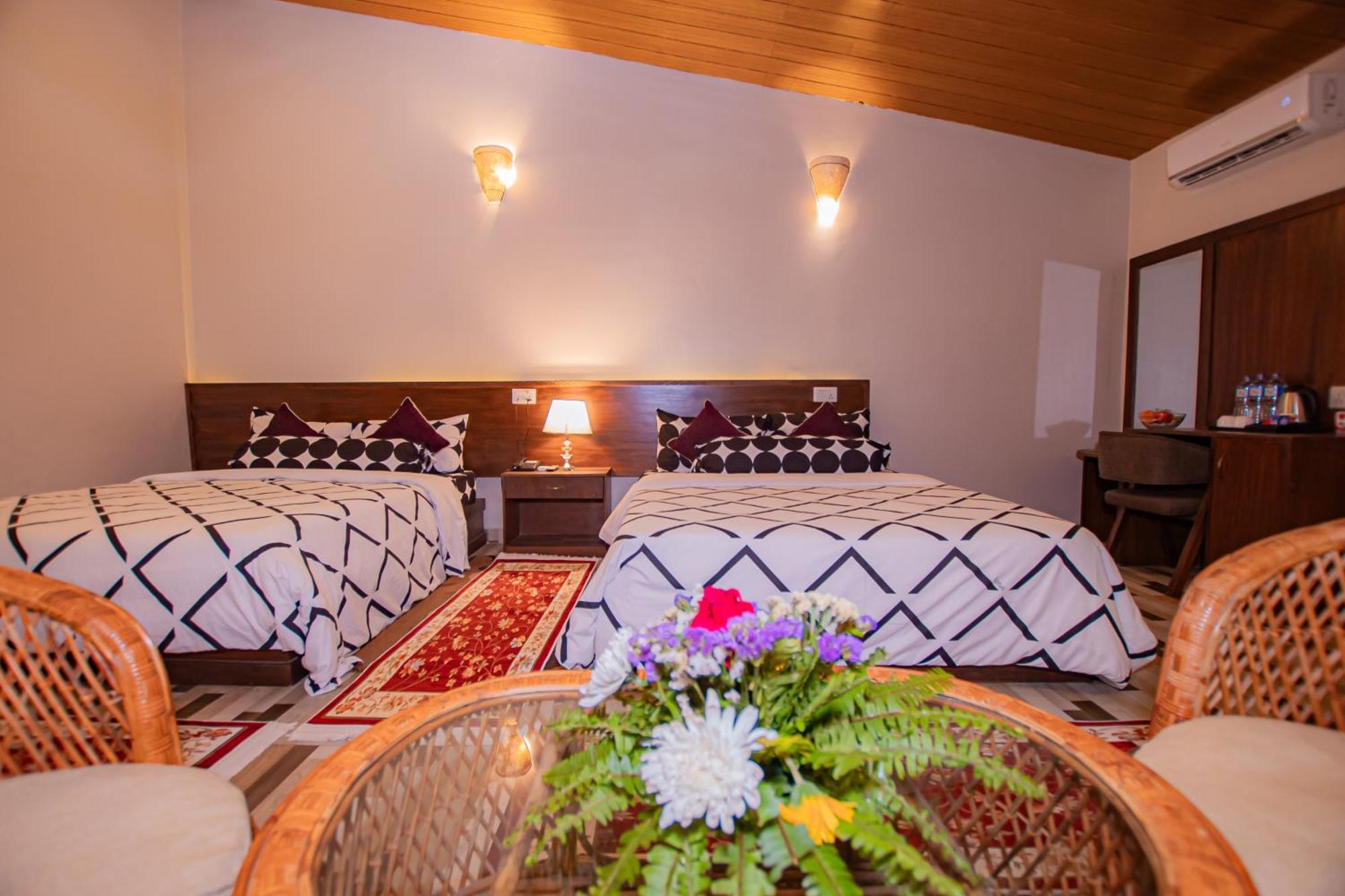 Busy Bee Resort, Pokhara Extérieur photo