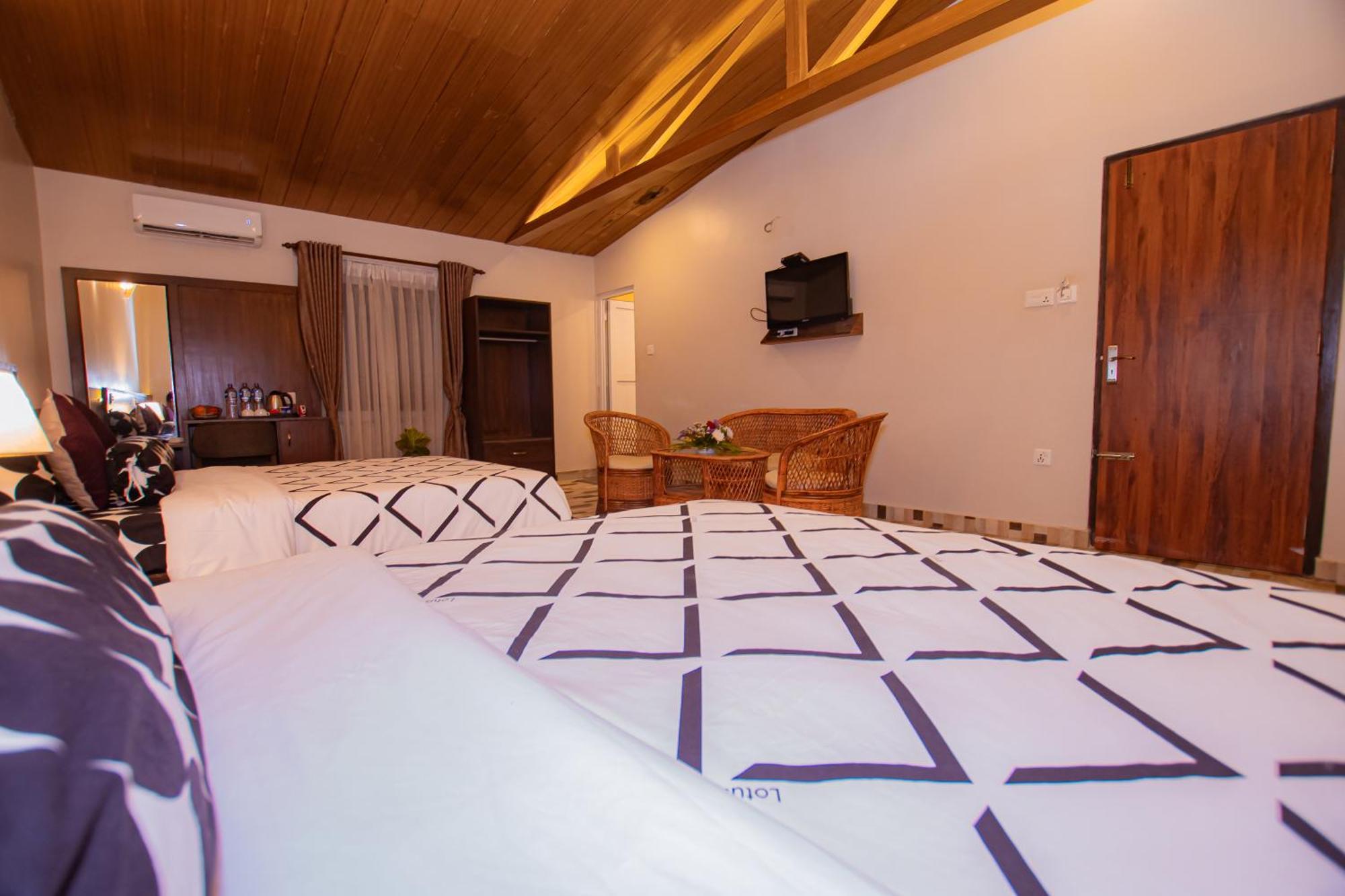 Busy Bee Resort, Pokhara Extérieur photo