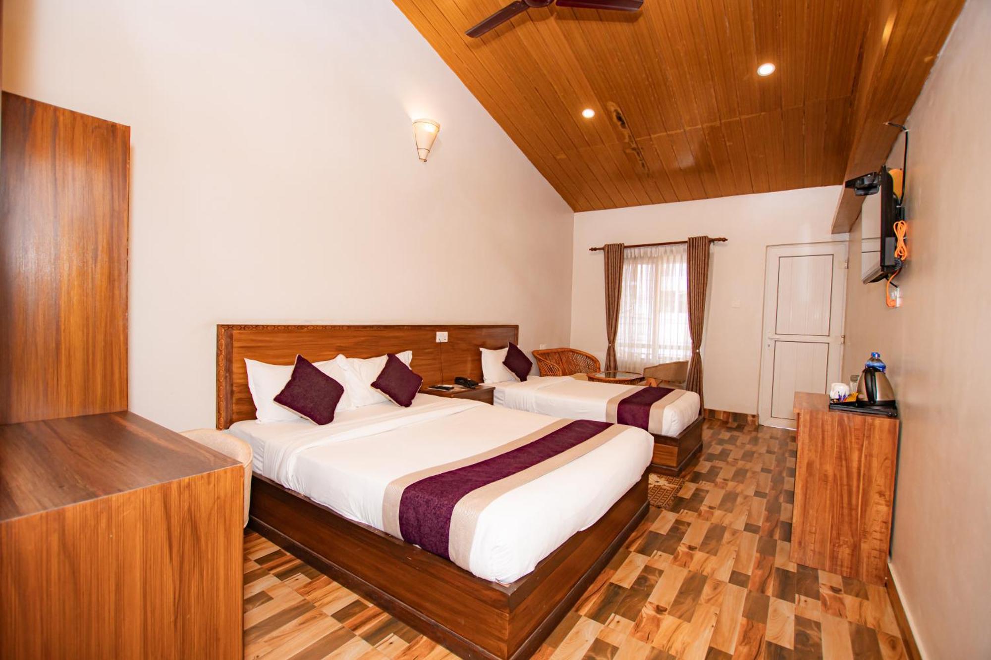 Busy Bee Resort, Pokhara Extérieur photo