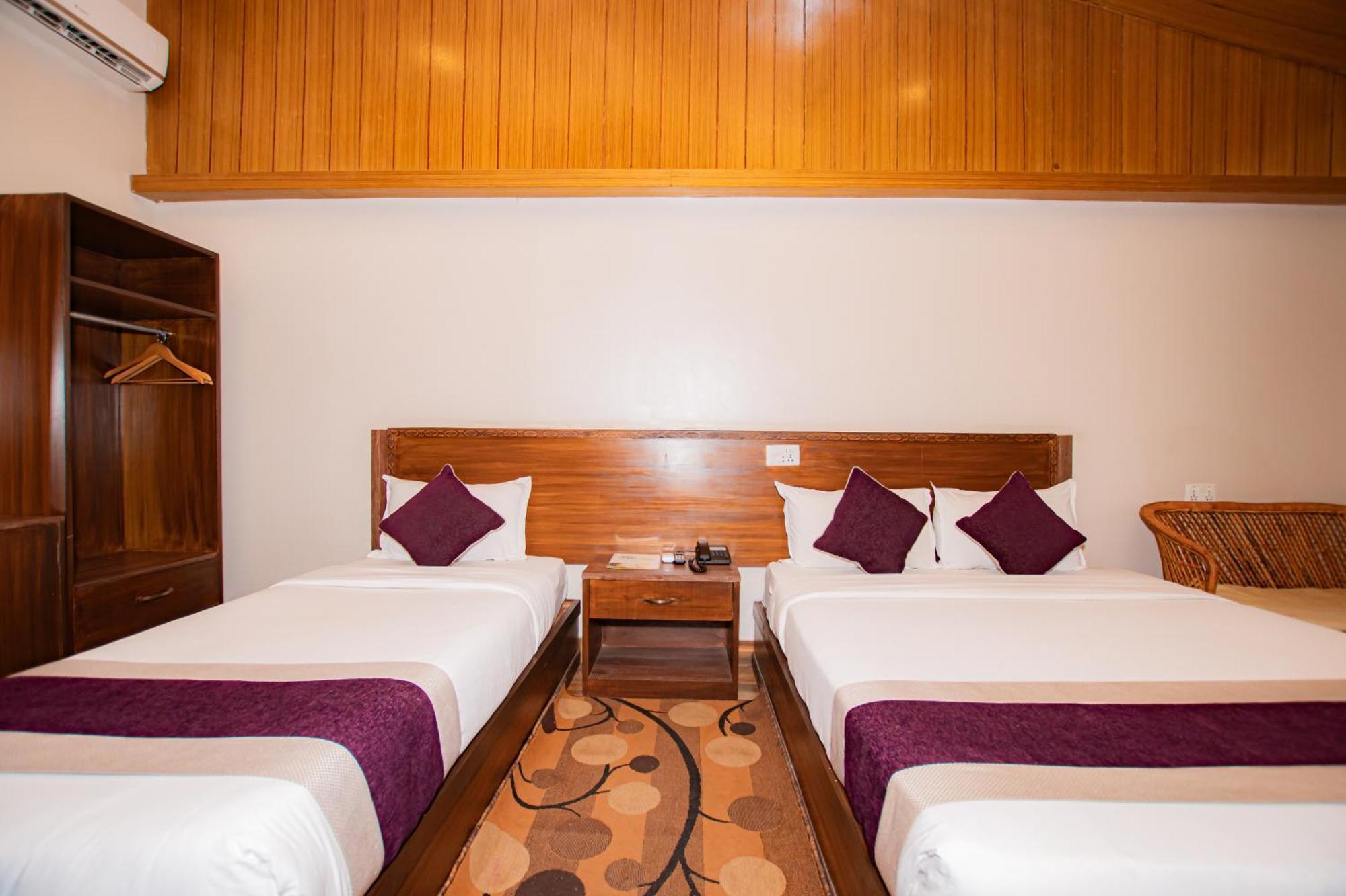 Busy Bee Resort, Pokhara Extérieur photo