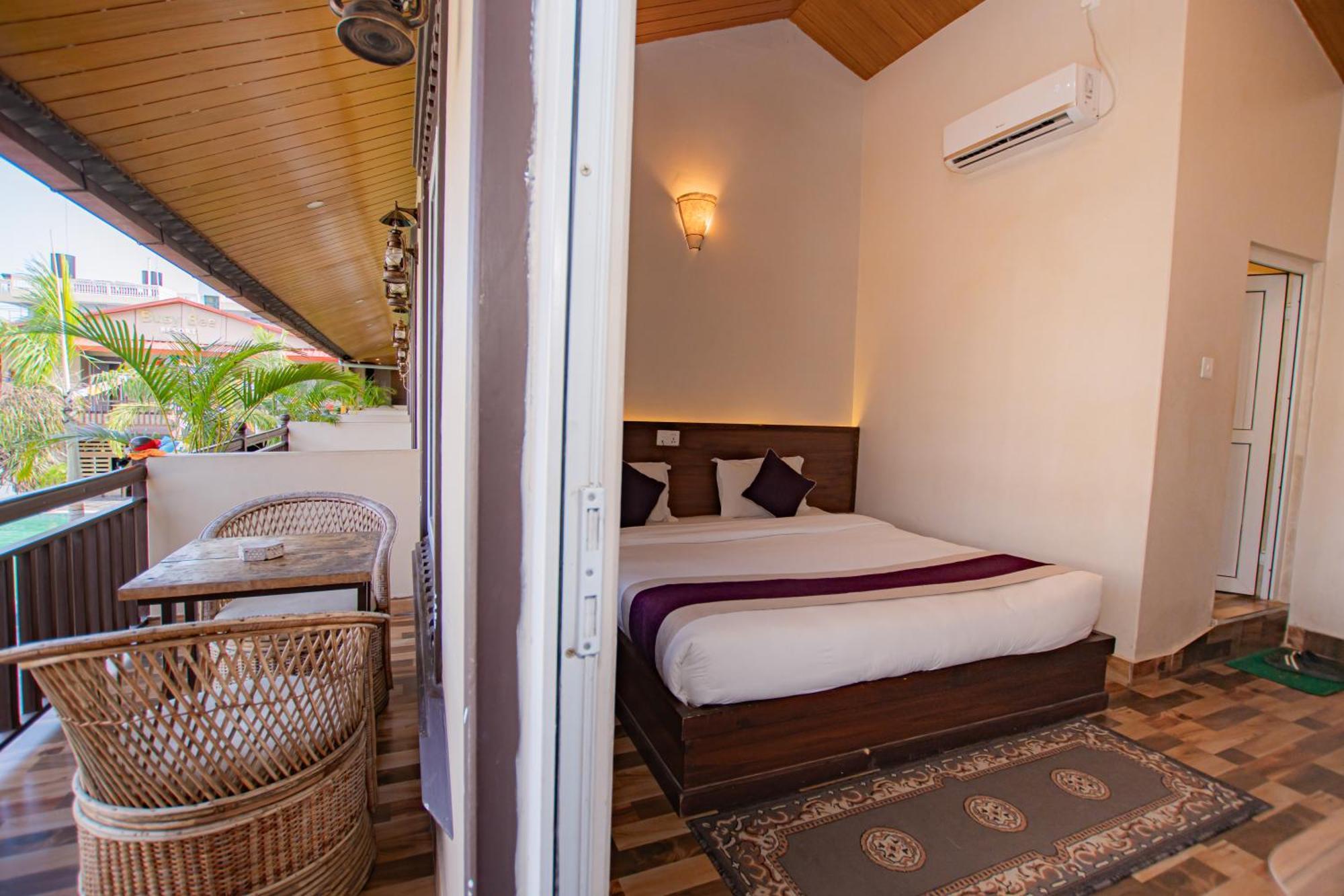 Busy Bee Resort, Pokhara Extérieur photo