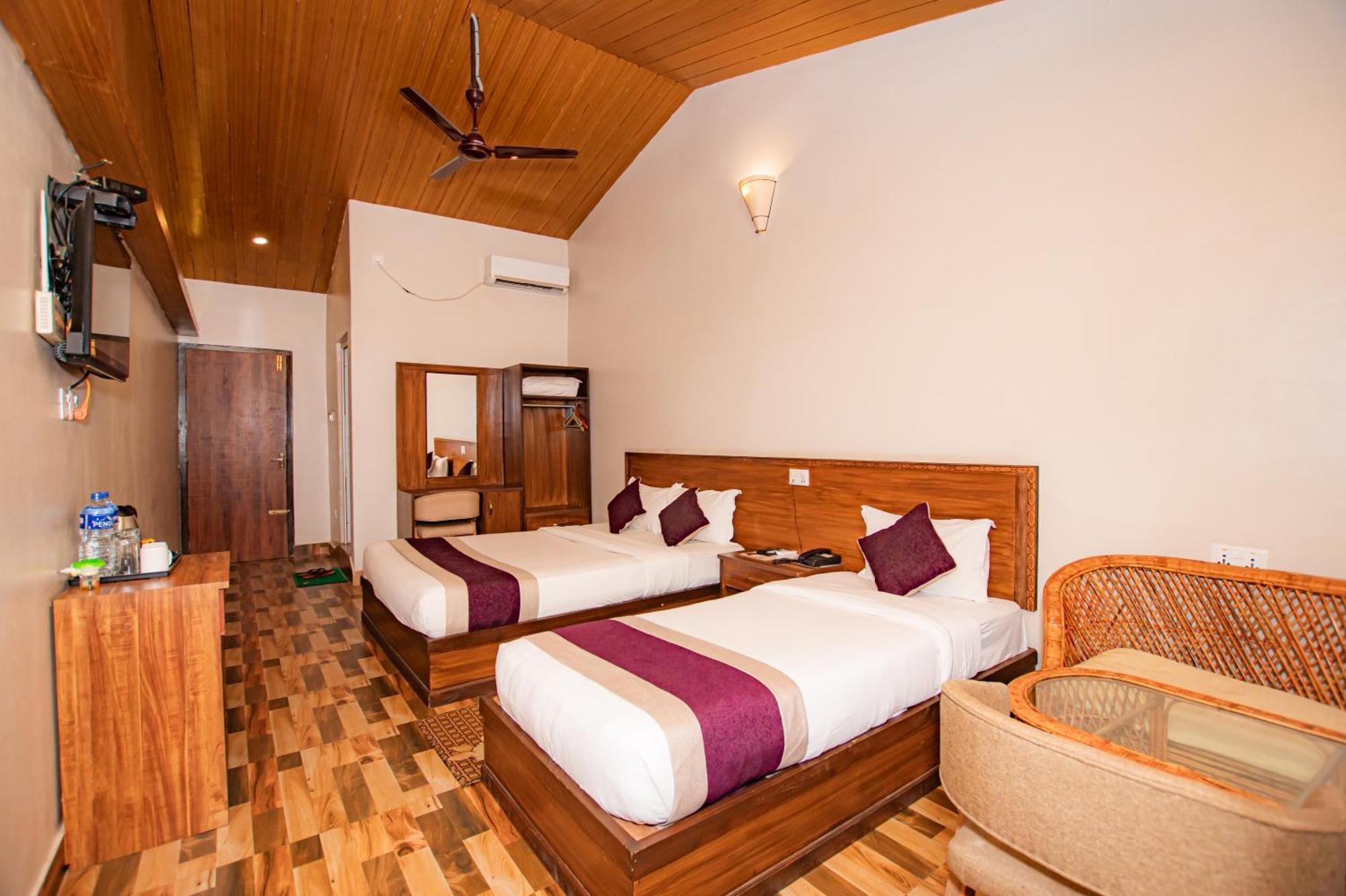 Busy Bee Resort, Pokhara Extérieur photo