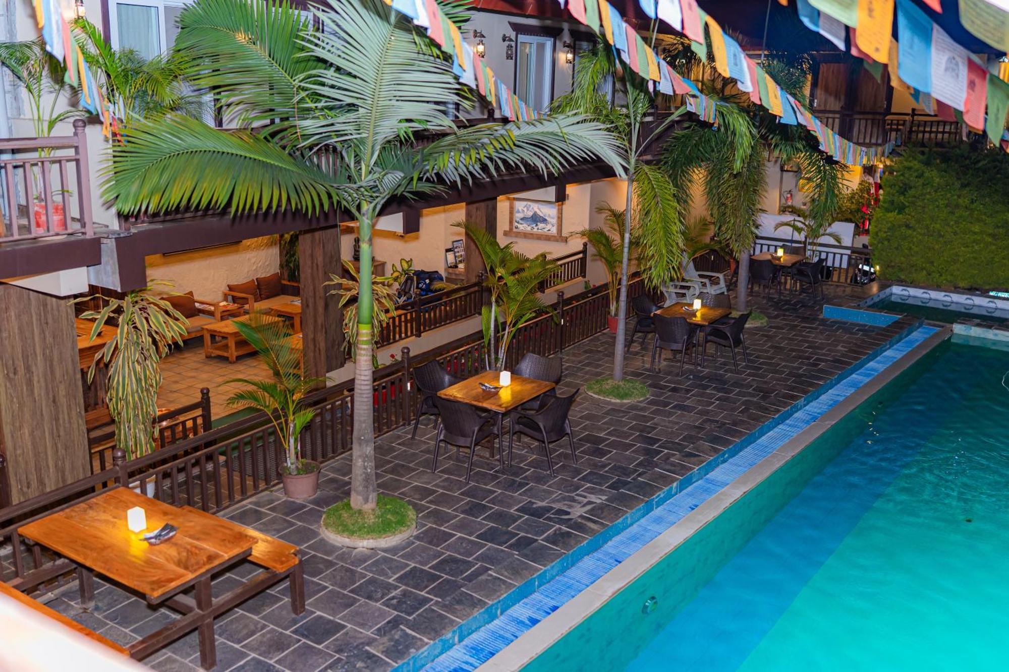 Busy Bee Resort, Pokhara Extérieur photo