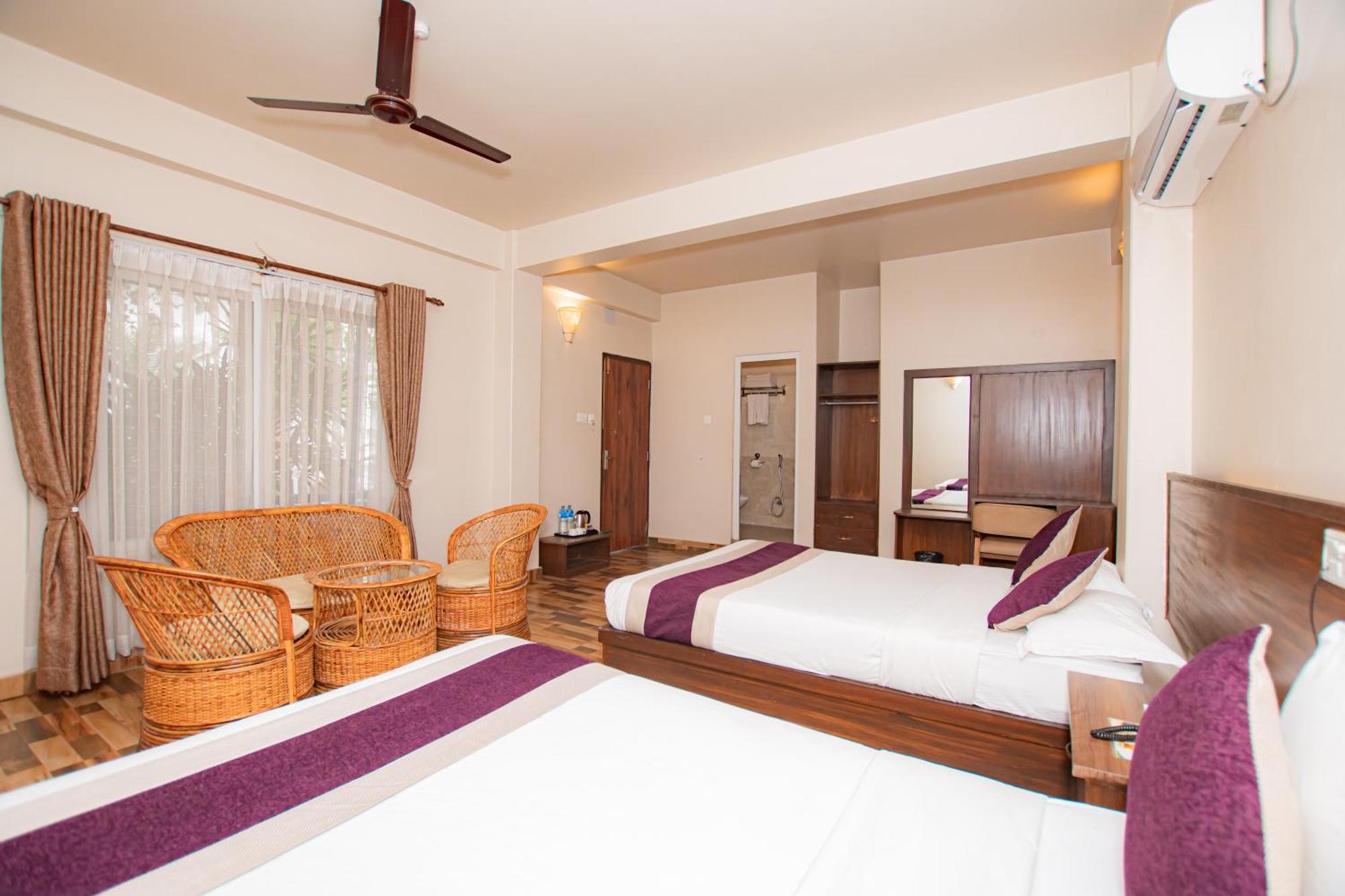 Busy Bee Resort, Pokhara Extérieur photo